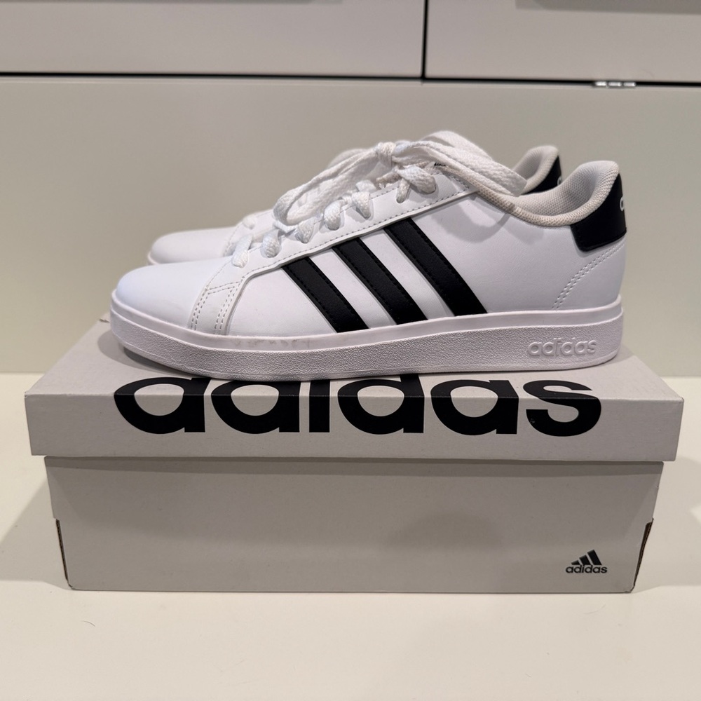 Adidas Grand Court 2.0 K Sneakers Box {Brand New Never Worn}